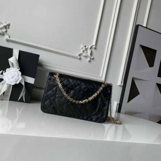 Replica Borsa Chanel Reissue 2.55 26S pelle rugosa/gonfia Double Flap A37586 nera Imitazione Fake