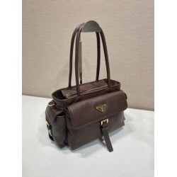 Replica Borsa tote media Prada Explore nappa 1BG596 bordeaux Imitazione Fake