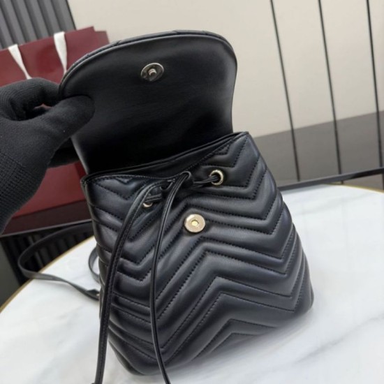 Replica Zaino Gucci Mini GG Marmont matelassé a chevron Nero Imitazione Fake