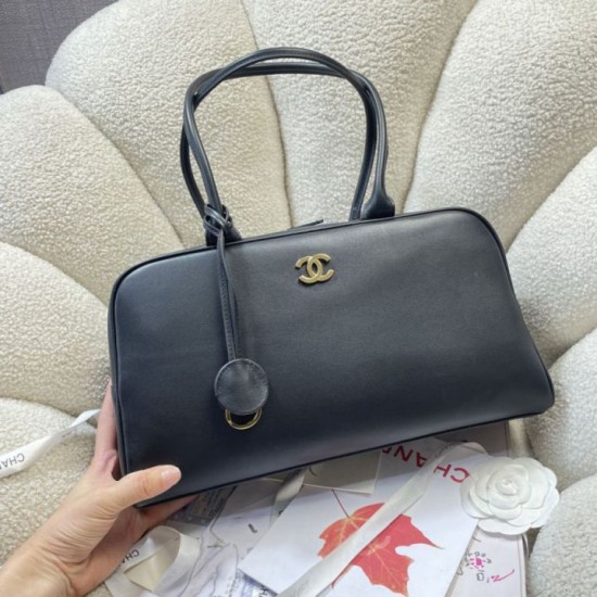 Replica AAA Borsa da bowling grande Chanel AS6211 nera e oro Falsa Online Replica Perfetta Borsa da bowling grande Chanel AS6211 nera e oro Imitazione