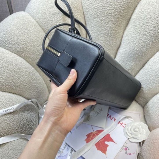 Replica AAA Borsa da bowling grande Chanel AS6211 nera e oro Falsa Online Replica Perfetta Borsa da bowling grande Chanel AS6211 nera e oro Imitazione