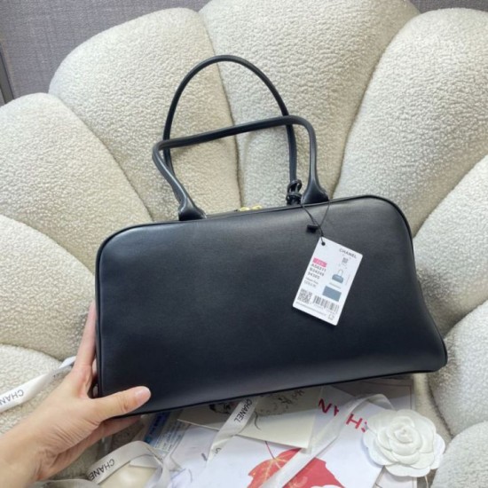 Replica AAA Borsa da bowling grande Chanel AS6211 nera e oro Falsa Online Replica Perfetta Borsa da bowling grande Chanel AS6211 nera e oro Imitazione