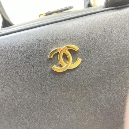 Replica AAA Borsa da bowling grande Chanel AS6211 nera e oro Falsa Online Replica Perfetta Borsa da bowling grande Chanel AS6211 nera e oro Imitazione