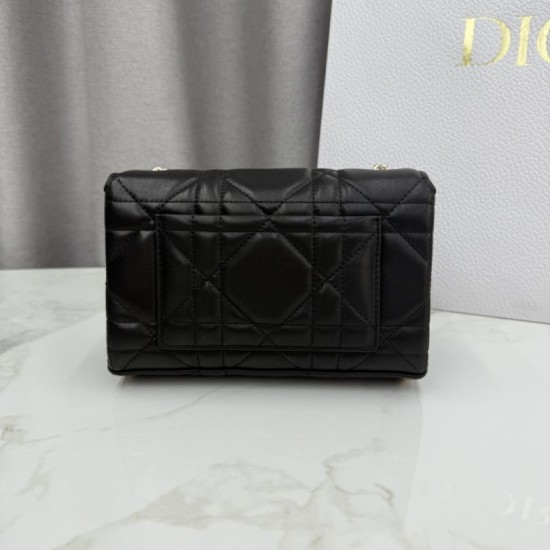 Replica AAA Borsa Dior My Tender Dior Top Handle Mini Chain Bag nera Falsa Online Replica Perfetta Borsa Dior My Tender Dior Top Handle Mini Chain Bag nera Imitazione
