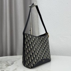 Replica perfetta Borsa a secchiello medio Dior Medalillon M1532 Dior Oblique blu Falsa Online Replica fedele Borsa a secchiello medio Dior Medalillon M1532 Dior Oblique blu Imitazione Outlet