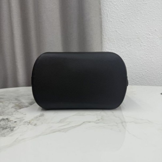 Replica perfetta Borsa a secchiello medio Dior Medalillon M1532 Nero Falsa Online Replica fedele Borsa a secchiello medio Dior Medalillon M1532 Nero Imitazione Outlet