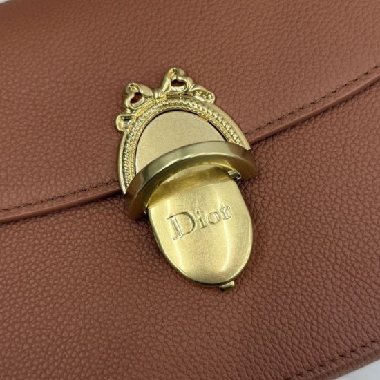 Replica fedele Borsa a tracolla Dior Medallion 23cm M3920 Marrone Imitazione Outlet