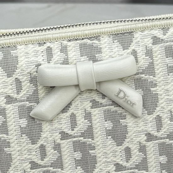 Replica perfetta Pochette Dior Oblique Bow Chain S2504 beige/grigio Falsa Online Replica fedele Pochette Dior Oblique Bow Chain S2504 beige/grigio Imitazione Outlet
