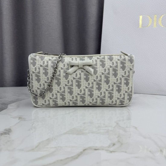 Replica perfetta Pochette Dior Oblique Bow Chain S2504 beige/grigio Falsa Online Replica fedele Pochette Dior Oblique Bow Chain S2504 beige/grigio Imitazione Outlet