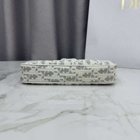 Replica perfetta Pochette Dior Oblique Bow Chain S2504 beige/grigio Falsa Online Replica fedele Pochette Dior Oblique Bow Chain S2504 beige/grigio Imitazione Outlet
