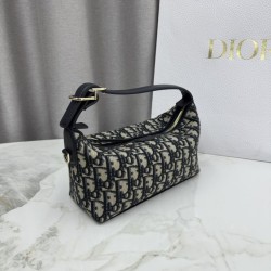 Replica perfetta Pochette Dior Nomad S2424 Oblique Blu Falsa Online Replica fedele Pochette Dior Nomad S2424 Oblique Blu Imitazione Outlet
