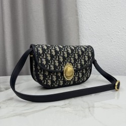 Replica fedele Borsa a tracolla Dior Medallion M3920 Oblique Blu Imitazione Outlet