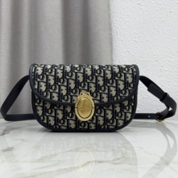 Replica fedele Borsa a tracolla Dior Medallion M3920 Oblique Blu Imitazione Outlet