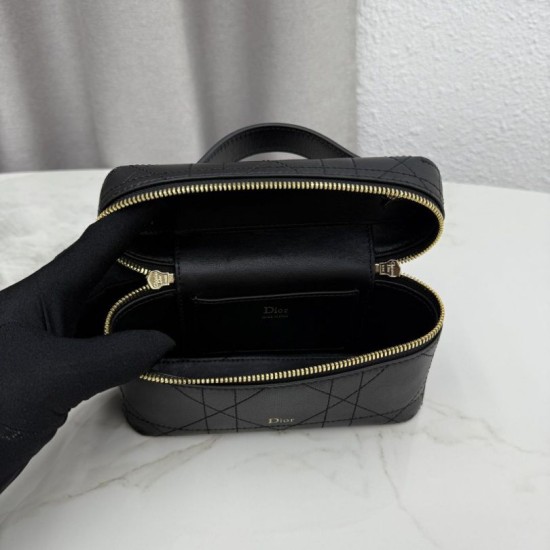 Replica fedele Borsa a mano Dior Trianon Soft Vanity Mini Chain S4613 Nera Imitazione Outlet