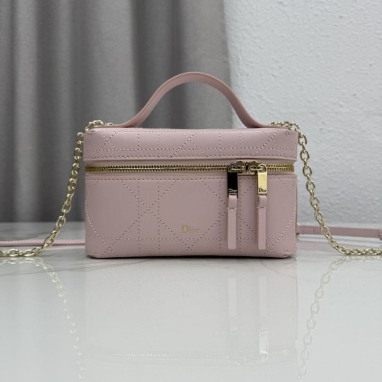 Replica perfetta Borsa a mano Dior Trianon Soft Vanity Mini Chain S4613 Rosa Falsa Online Replica fedele Borsa a mano Dior Trianon Soft Vanity Mini Chain S4613 Rosa Imitazione Outlet