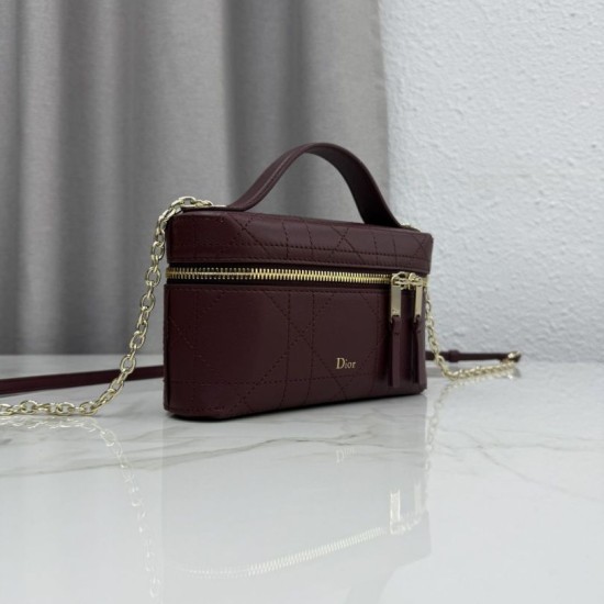 Replica fedele Borsa a mano Dior Trianon Soft Vanity Mini Chain S4613 Borgogna Imitazione Outlet