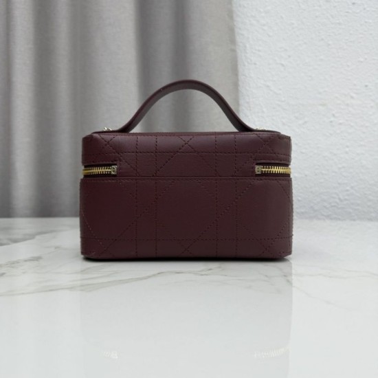 Replica fedele Borsa a mano Dior Trianon Soft Vanity Mini Chain S4613 Borgogna Imitazione Outlet