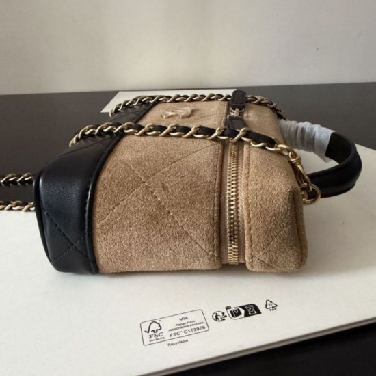 Replica fedele Borsa da viaggio Chanel 26P con catena AP5186 scamosciata marrone Imitazione Outlet