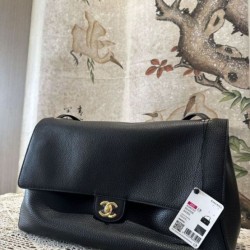 Replica fedele Borsa Chanel Souplissimo Maxi Flap AS6233 Nera Imitazione Outlet
