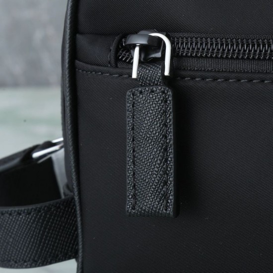 Replica perfetta Pochette da viaggio Prada nylon/pelle saffiano nera Falsa Online Replica fedele Pochette da viaggio Prada nylon/pelle saffiano nera Imitazione Outlet