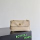 Replica fedele Borsa a spalla Bottega Veneta Madison Intrecciato Ecru-Muse Imitazione Outlet