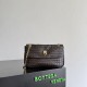 Replica fedele Borsa a tracolla Madison di Bottega Veneta intrecciata Borgogna Imitazione Outlet