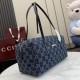 Replica fedele Borsa Gucci Melrose Boston media denim GG blu scuro Imitazione Outlet