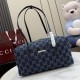 Replica fedele Borsa Gucci Melrose Boston media denim GG blu scuro Imitazione Outlet