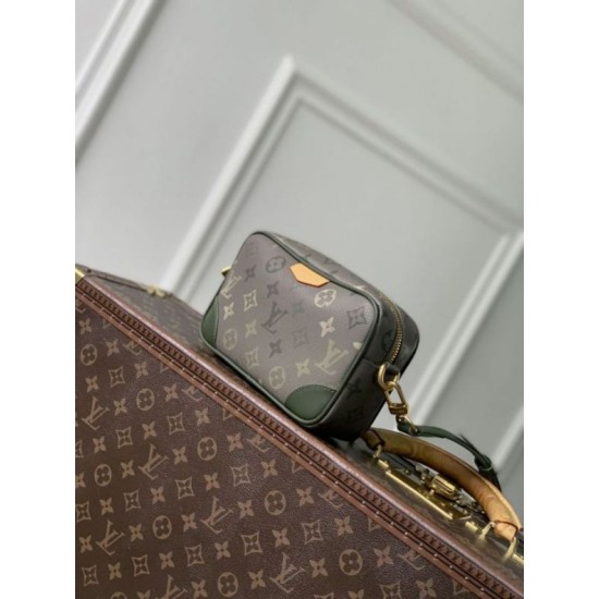 Replica perfetta Mini borsa Louis Vuitton Trocadéro uomo M26937 Falsa Online Replica fedele Mini borsa Louis Vuitton Trocadéro uomo M26937 Imitazione Outlet
