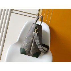 Replica Perfetta Borsa tote Louis Vuitton Uptown M29269 verde con 163 fiches Imitazione Outlet