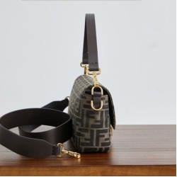 Replica Perfetta Borsa Fendi Medio Baguette tessuto jacquard FF marrone Imitazione Outlet