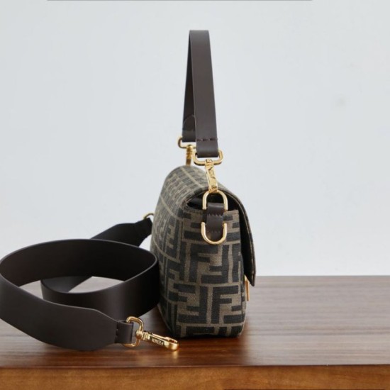 Replica Perfetta Borsa Fendi Medio Baguette tessuto jacquard FF marrone Imitazione Outlet