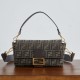 Replica Perfetta Borsa Fendi Medio Baguette tessuto jacquard FF marrone Imitazione Outlet