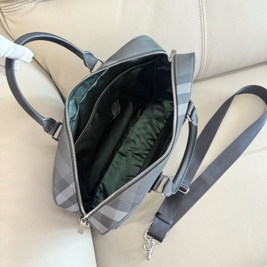 Replica di lusso Borsa da lavoro Burberry Grid con logo equestre Grigio Falsa Online Replica Perfetta Borsa da lavoro Burberry Grid con logo equestre Grigio Imitazione Outlet