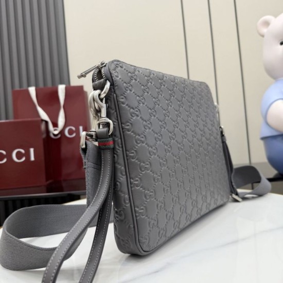 Replica di lusso Borsa a tracolla media Gucci 850214 con emblema GG grigio Falsa Online Replica Perfetta Borsa a tracolla media Gucci 850214 con emblema GG grigio Imitazione Outlet