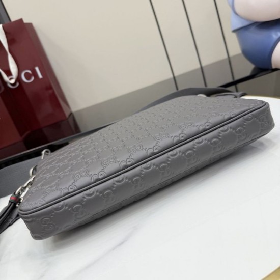 Replica di lusso Borsa a tracolla media Gucci 850214 con emblema GG grigio Falsa Online Replica Perfetta Borsa a tracolla media Gucci 850214 con emblema GG grigio Imitazione Outlet