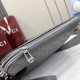 Replica di lusso Borsa a tracolla media Gucci 850214 con emblema GG grigio Falsa Online Replica Perfetta Borsa a tracolla media Gucci 850214 con emblema GG grigio Imitazione Outlet