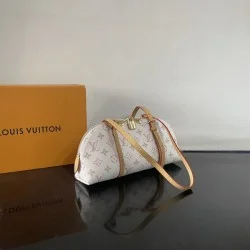 Replica di lusso Borsa LV Stamp Squire East-West M2A457 Falsa Online Replica Perfetta Borsa LV Stamp Squire East-West M2A457 Imitazione Outlet