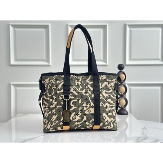 Replica di lusso Borsa shopping Louis Vuitton con stampa mimetica M95783 Falsa Online Replica Perfetta Borsa shopping Louis Vuitton con stampa mimetica M95783 Imitazione Outlet