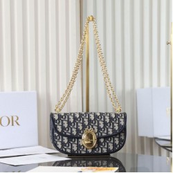 Replica Perfetta Borsa a tracolla piccola Dior Médaillon M3921 con patta e catena