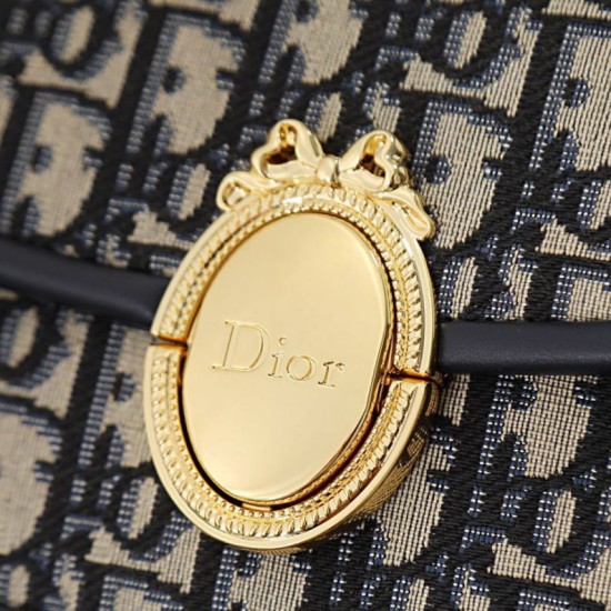 Replica Perfetta Borsa a tracolla piccola Dior Médaillon M3921 con patta e catena