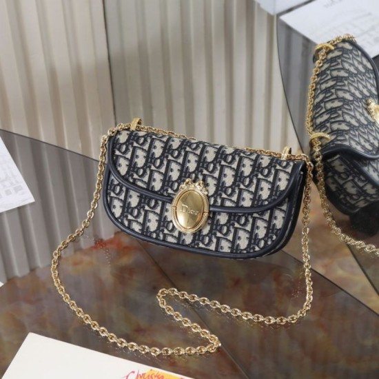 Replica Perfetta Borsa a tracolla piccola Dior Médaillon M3921 con patta e catena