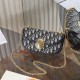 Replica Perfetta Borsa a tracolla piccola Dior Médaillon M3921 con patta e catena