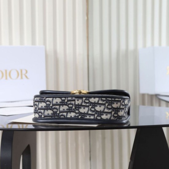 Replica Perfetta Borsa a tracolla piccola Dior Médaillon M3921 con patta e catena