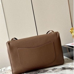 Replica Perfetta Borsa Chanel AS6233 Souplissimo Maxi Flap marrone
