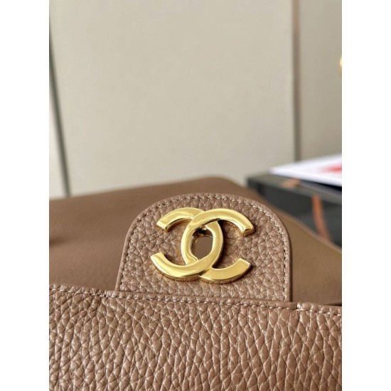 Replica Perfetta Borsa Chanel AS6233 Souplissimo Maxi Flap marrone