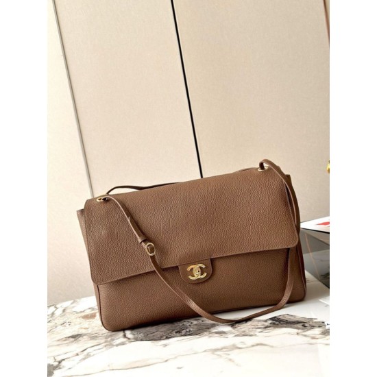 Replica Perfetta Borsa Chanel AS6233 Souplissimo Maxi Flap marrone