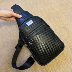 Replica Perfetta Borsa a tracolla imbracatura da uomo Bottega Veneta nera