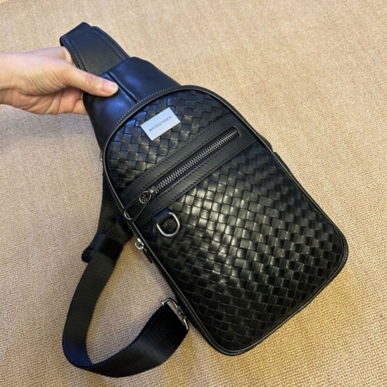 Replica Perfetta Borsa a tracolla imbracatura da uomo Bottega Veneta nera