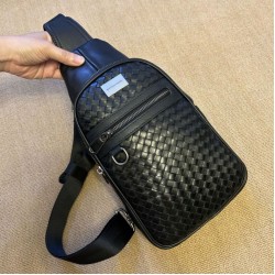 Replica Perfetta Borsa a tracolla imbracatura da uomo Bottega Veneta nera